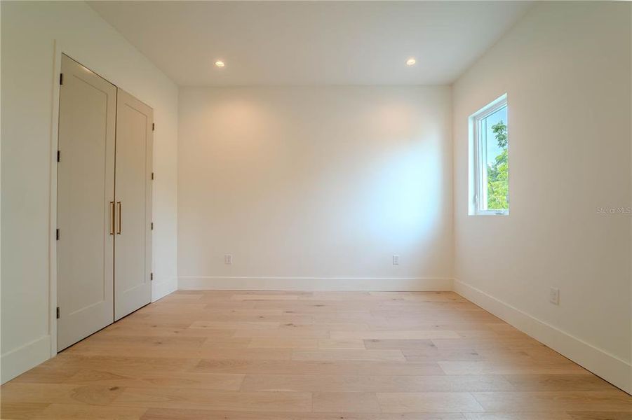 Spacious, unfurnished interior of a new home in , Tampa (Image 76).
