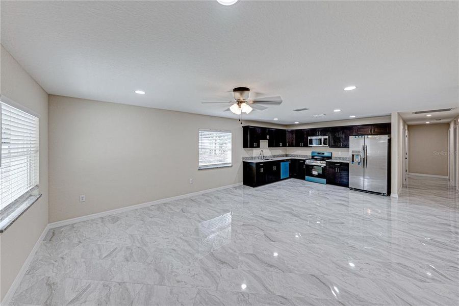 Spacious, unfurnished interior of a new home in , Bartow (Image 17).