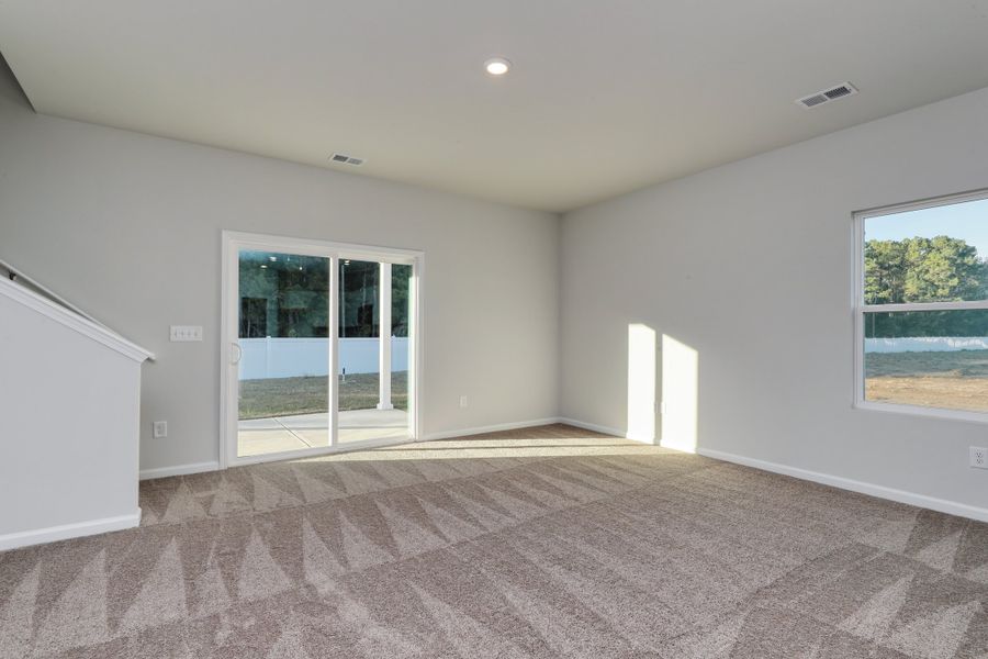Spacious, unfurnished interior of a new home in Hainer Place, Conway (Image 17).