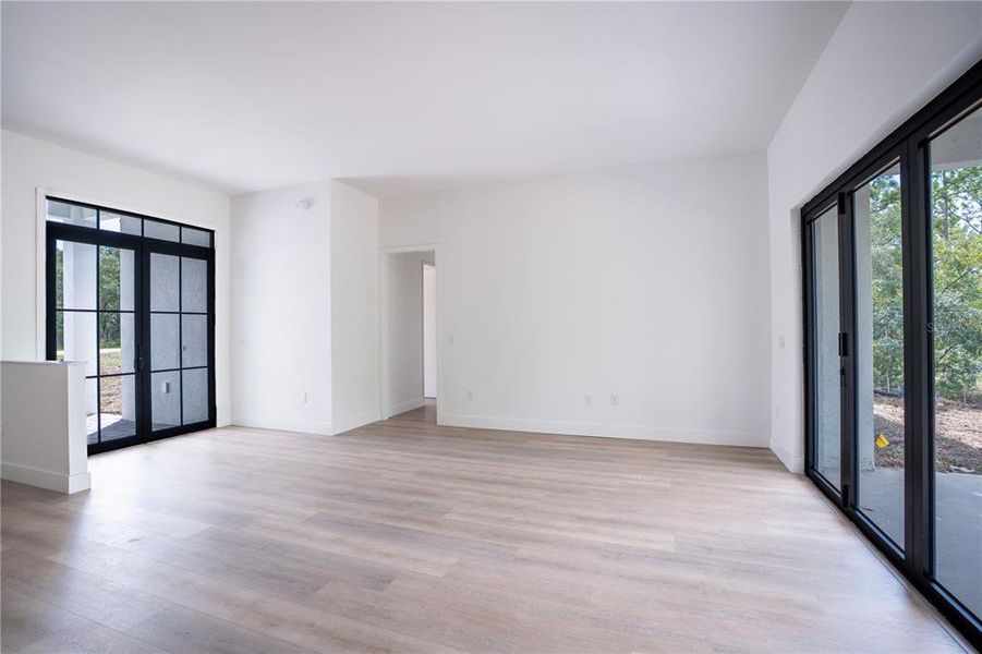 Spacious, unfurnished interior of a new home in , Homosassa (Image 17).