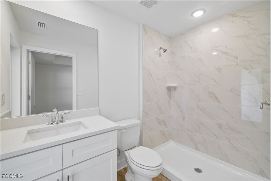 Furnished interior view inside a new home in Cape Coral, Cape Coral (Image 14).