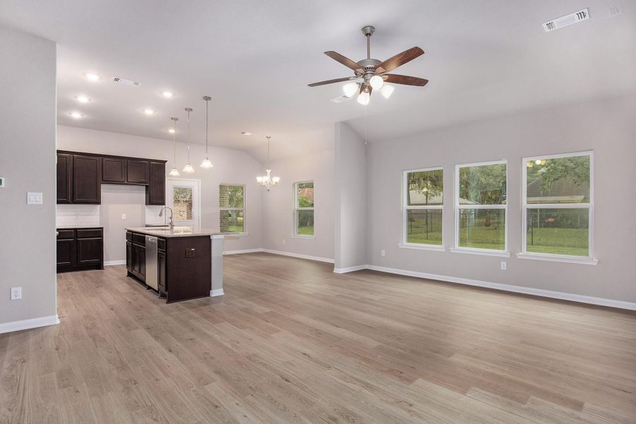 Spacious, unfurnished interior of a new home in , Bay City (Image 17).