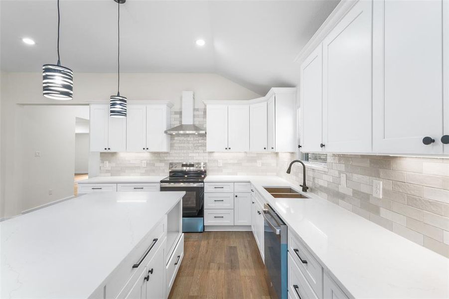 Furnished interior view inside a new home in , Dallas (Image 8).