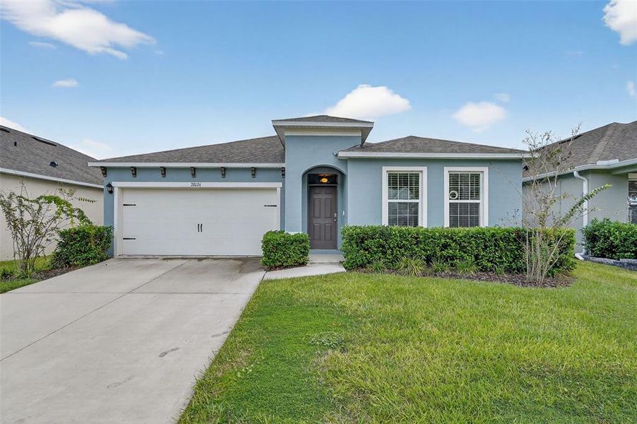 Exterior details and patio area of a home in , Okahumpka (Image 22).