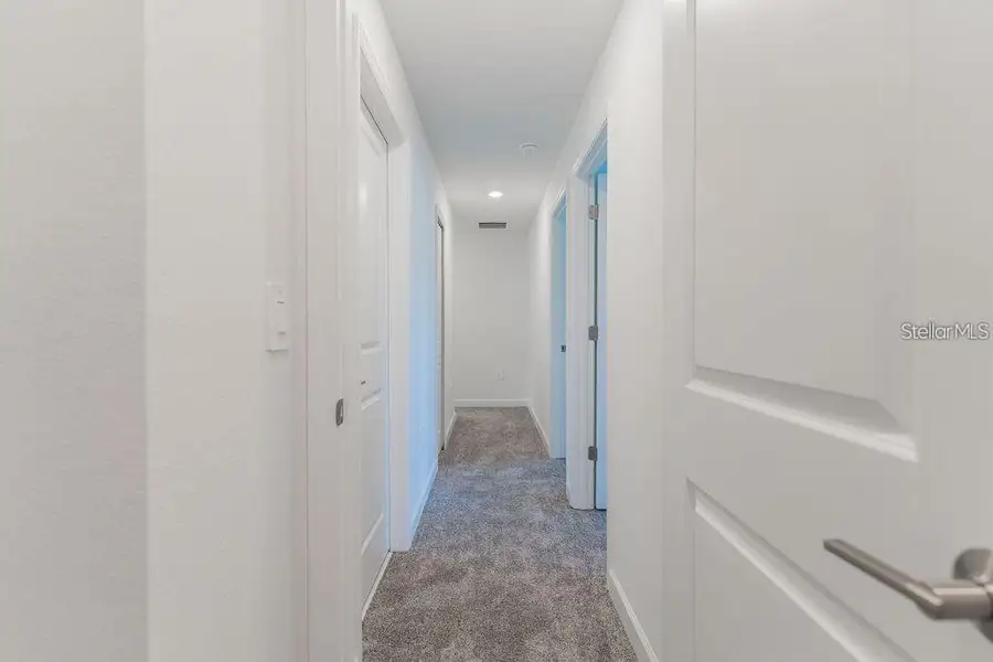 Spacious, unfurnished interior of a new home in , Kissimmee (Image 11).