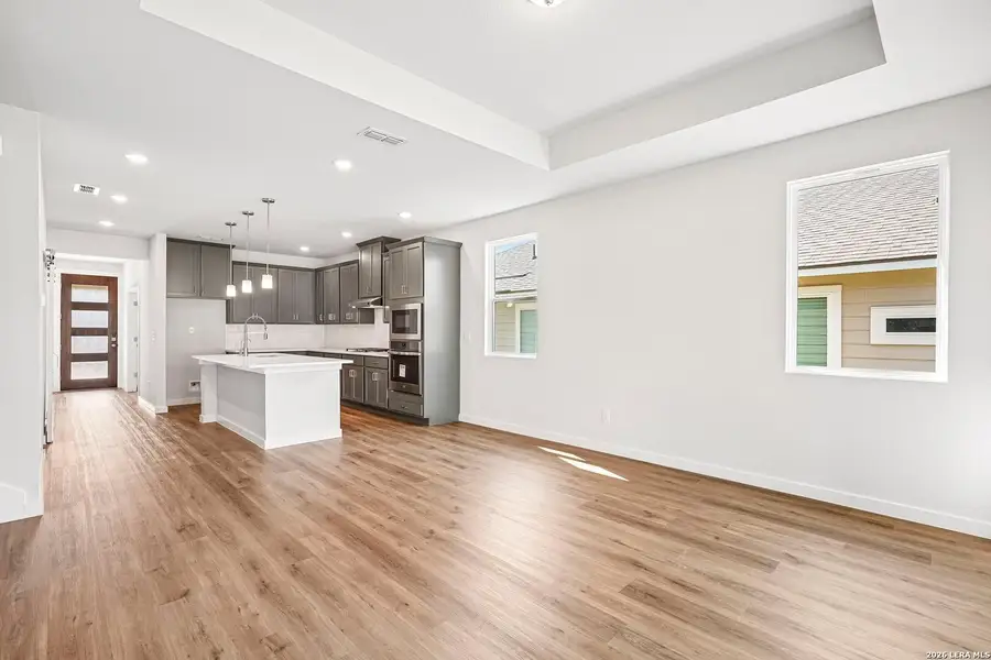 Spacious, unfurnished interior of a new home in Weston Oaks, San Antonio (Image 20).