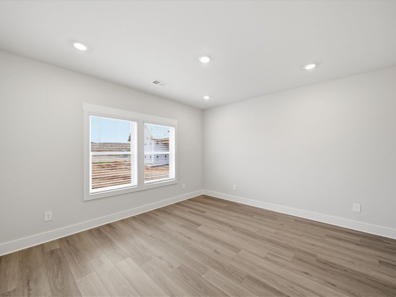 Spacious, unfurnished interior of a new home in Ashby Woods, Boiling Springs (Image 16).