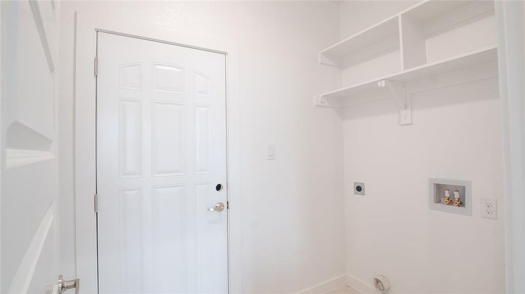 Spacious, unfurnished interior of a new home in , Alvarado (Image 20).