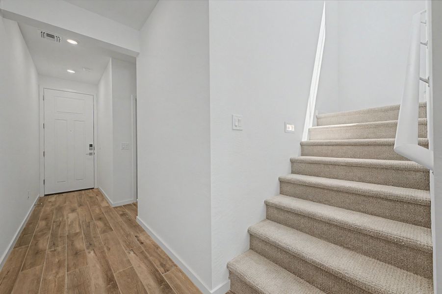 Spacious, unfurnished interior of a new home in Frontera, Surprise (Image 8).