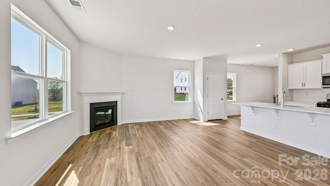 Spacious, unfurnished interior of a new home in Clark Creek Landing, Lincolnton (Image 31).