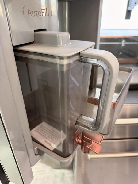 Built-in Water Pitcher