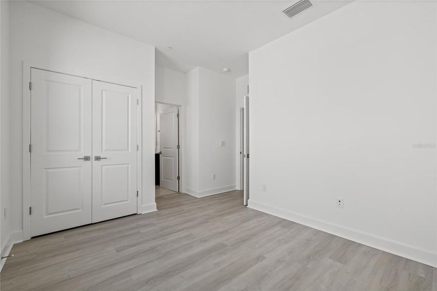 Spacious, unfurnished interior of a new home in Alante, St. Petersburg (Image 23).
