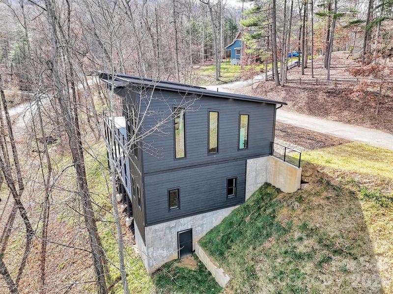 Exterior details and patio area of a home in , Clyde (Image 28).