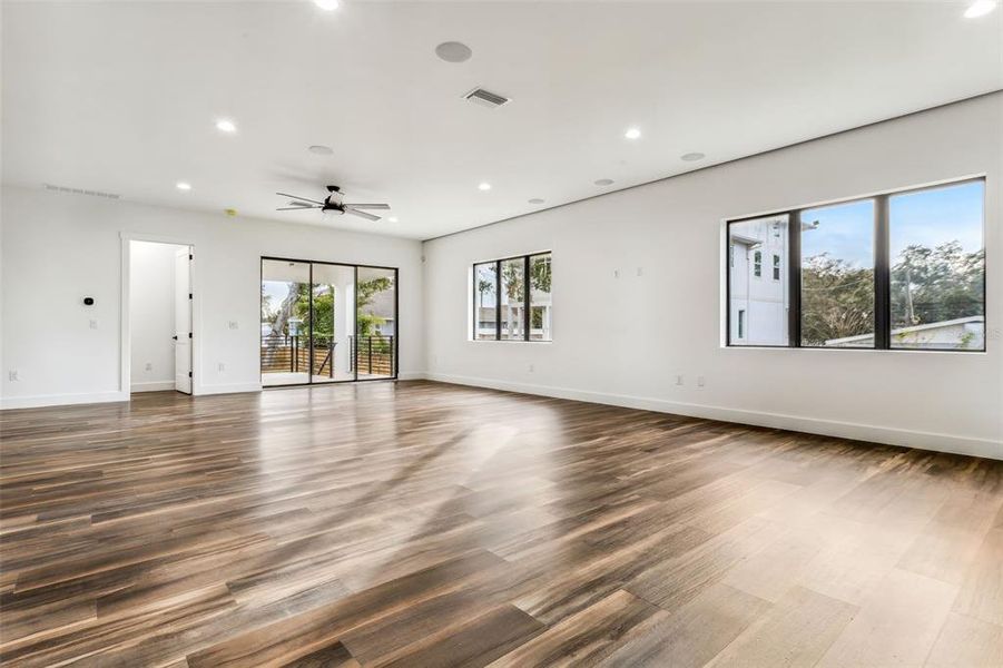 Spacious, unfurnished interior of a new home in , Tampa (Image 20).