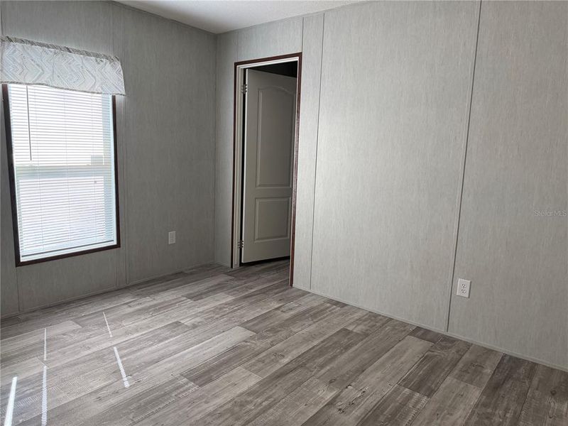 Spacious, unfurnished interior of a new home in , Crystal River (Image 29).
