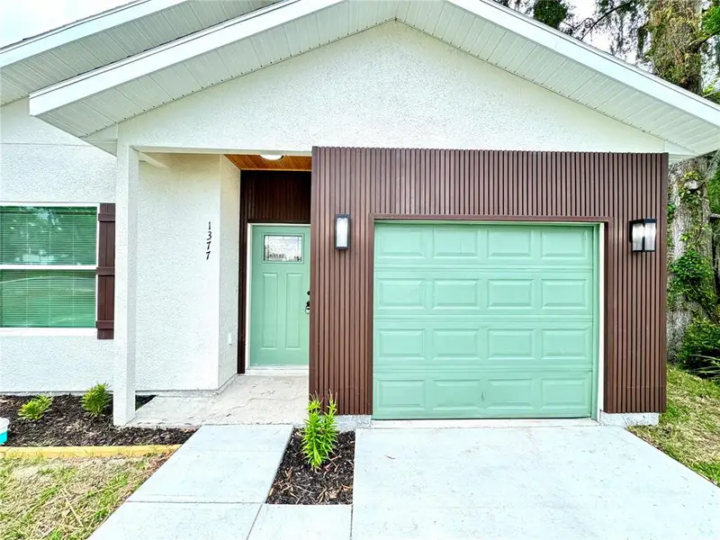 Exterior details and patio area of a home in , Ocala (Image 3).