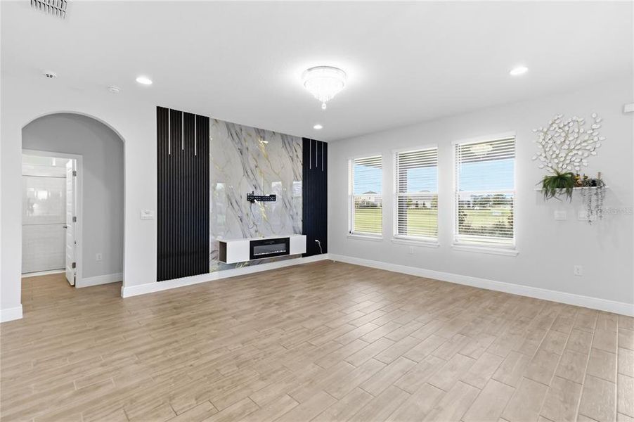 Spacious, unfurnished interior of a new home in , Winter Garden (Image 46).