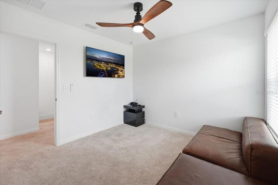 Spacious, unfurnished interior of a new home in , Sarasota (Image 21).