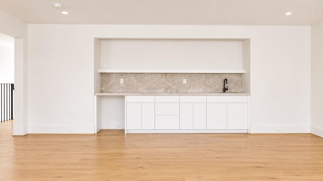 Spacious, unfurnished interior of a new home in , Houston (Image 25).