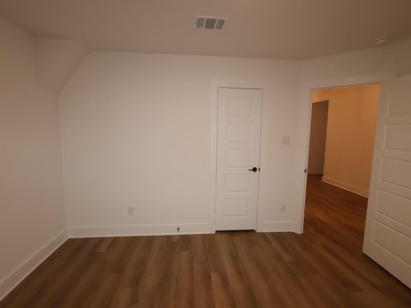 Spacious, unfurnished interior of a new home in Lago Mar, Santa Fe (Image 17).