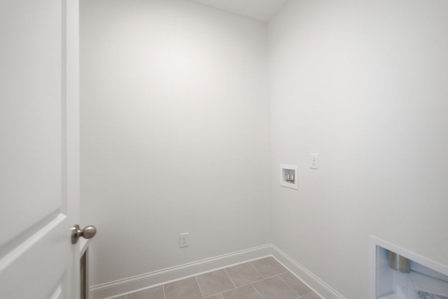 Spacious, unfurnished interior of a new home in Aden Woods, Fairview (Image 32).