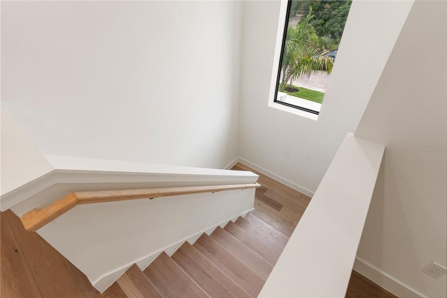 Spacious, unfurnished interior of a new home in , Sarasota (Image 64).