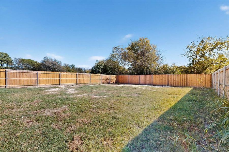 Exterior details and patio area of a home in , Terrell (Image 3).