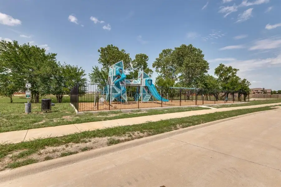 Community amenities in , Waxahachie (Image 24).