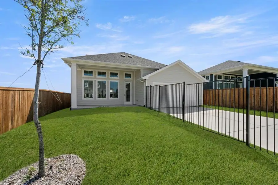 Exterior details and patio area of a home in MidTowne, Midlothian (Image 3).