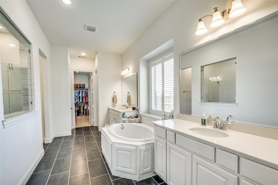 Furnished interior view inside a new home in , Mansfield (Image 4).