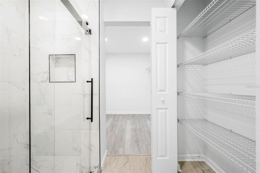 Spacious, unfurnished interior of a new home in , Gainesville (Image 32).