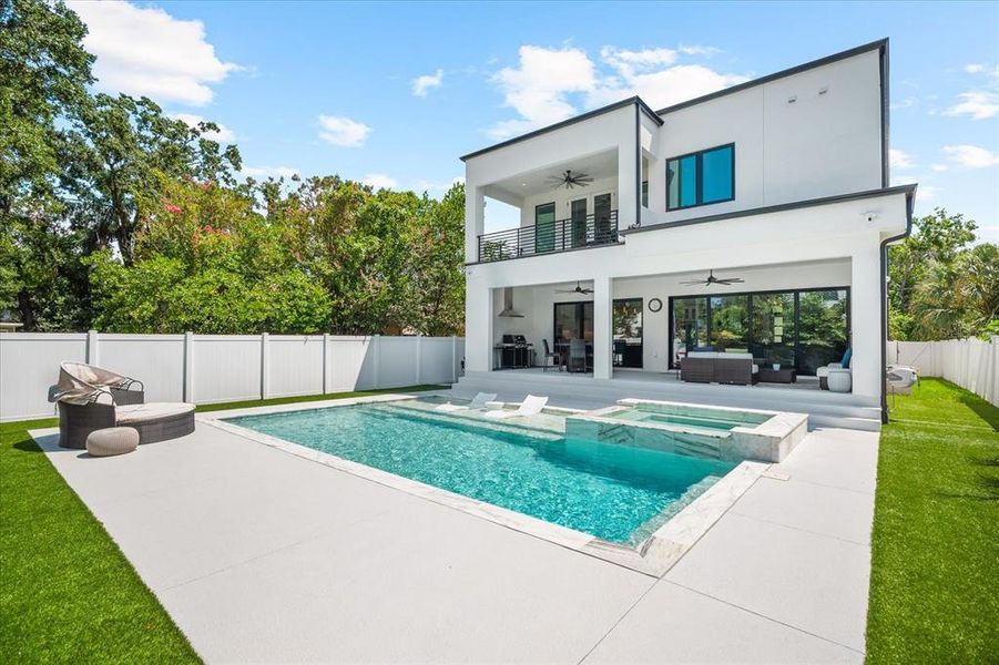 Exterior details and patio area of a home in , Tampa (Image 45).