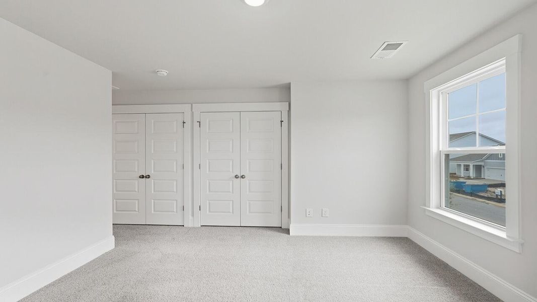 Spacious, unfurnished interior of a new home in Sheep Island, Summerville (Image 20).