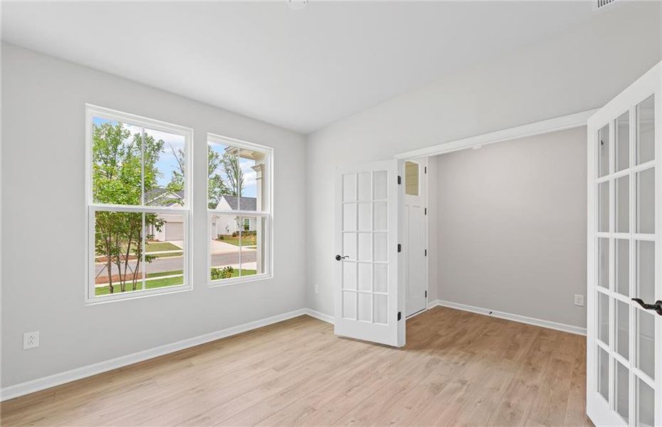 Spacious, unfurnished interior of a new home in Sun City Peachtree, Griffin (Image 9).