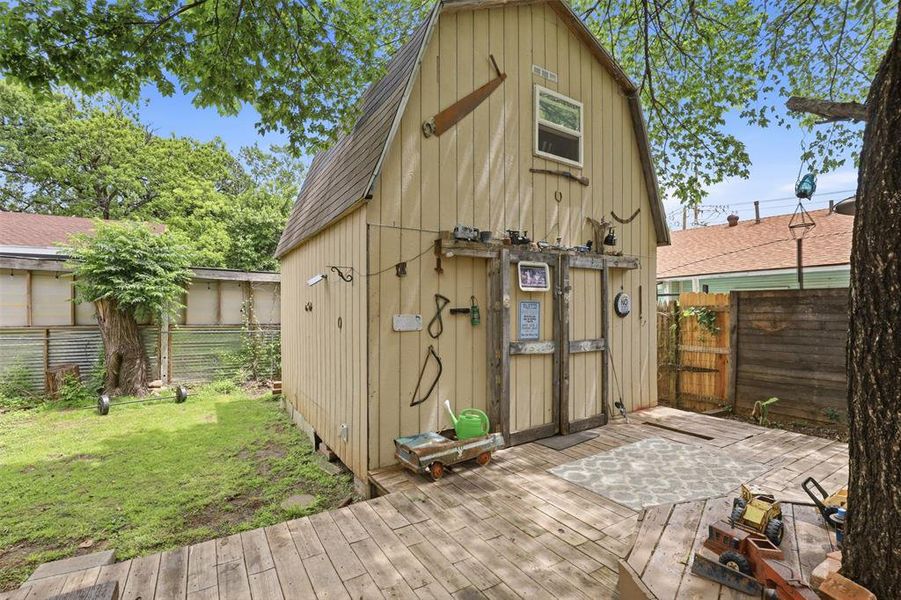 Exterior details and patio area of a home in , Cleburne (Image 21).