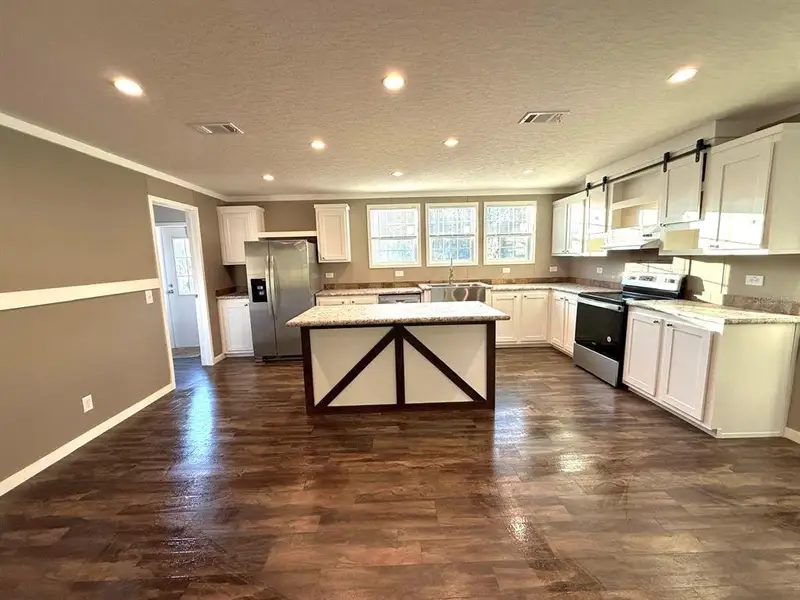 Furnished interior view inside a new home in , Thonotosassa (Image 1). Furnished interior view inside a new home in , Thonotosassa (Image 1).