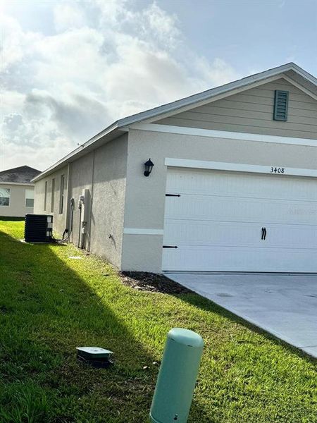 Exterior details and patio area of a home in Villamar, Winter Haven (Image 3).