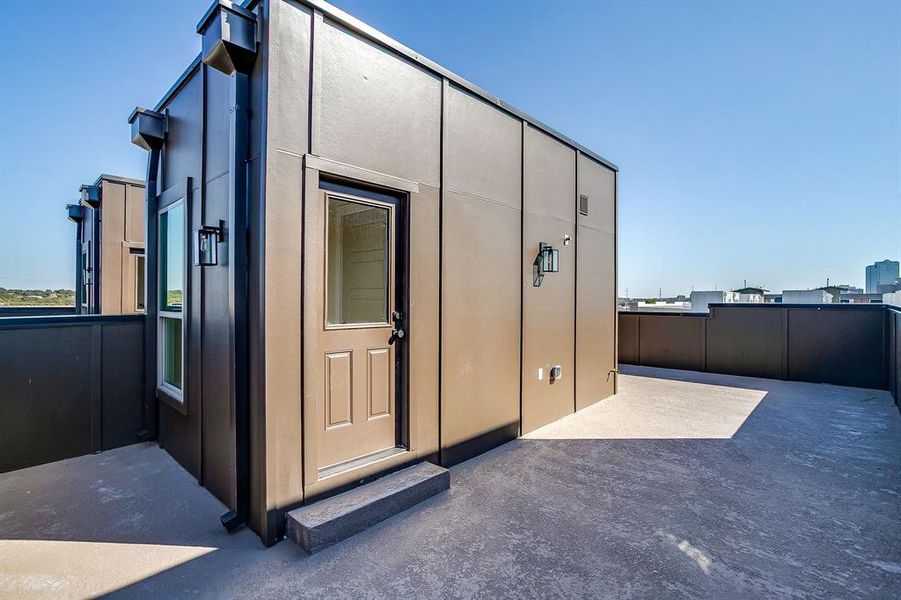 Private rooftop terrace overlooking panoramic downtown Fort Worth views. Private rooftop terrace overlooking panoramic downtown Fort Worth views.