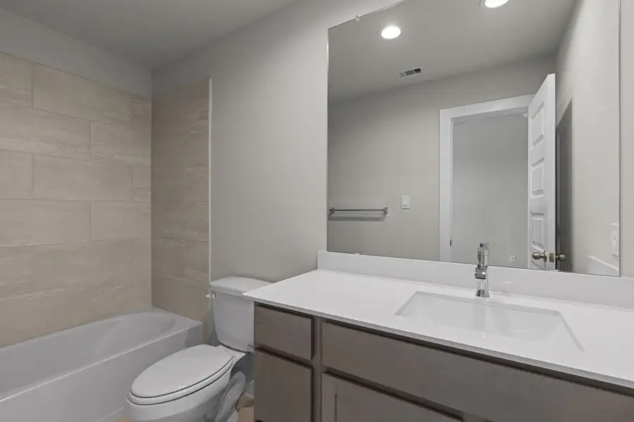 Furnished interior view inside a new home in Briarwood Crossing, Rosenberg (Image 10). Furnished interior view inside a new home in Briarwood Crossing, Rosenberg (Image 10).