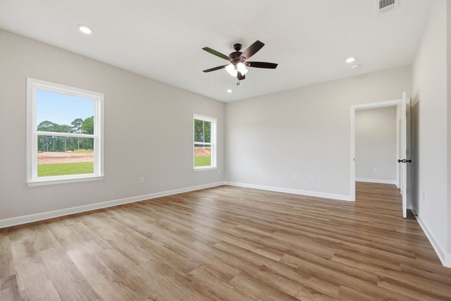 Spacious, unfurnished interior of a new home in Barton's Bend, Crestview (Image 33). Spacious, unfurnished interior of a new home in Barton's Bend, Crestview (Image 33).