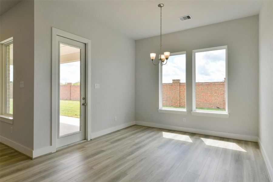 Spacious, unfurnished interior of a new home in Lago Mar, Texas City (Image 14).
