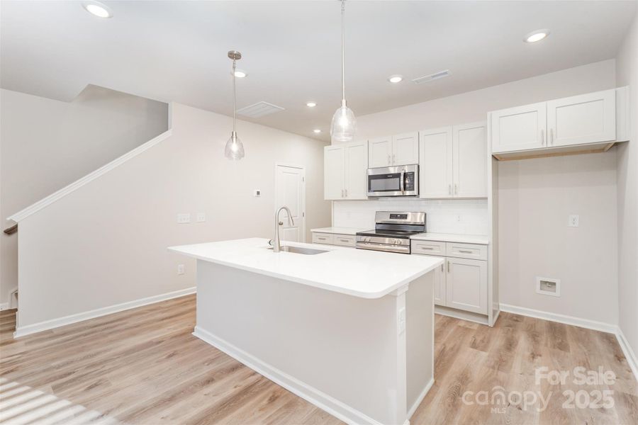 Photos of 2713 New Pineola Rd