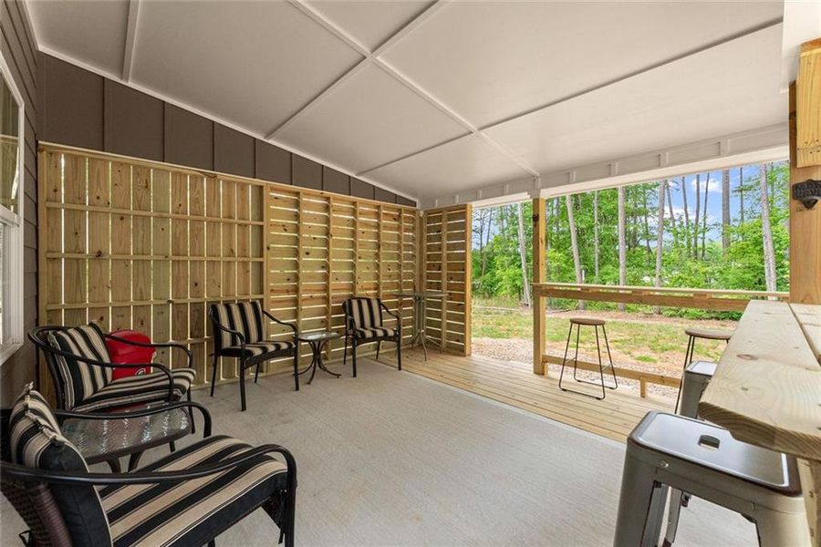 Exterior details and patio area of a home in , Clermont (Image 24).