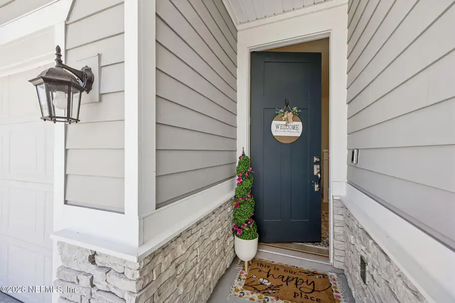 Exterior details and patio area of a home in Tributary, Yulee (Image 3).