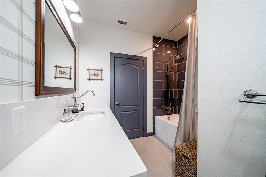 Furnished interior view inside a new home in , Abilene (Image 16).