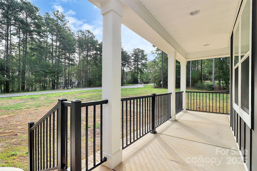 Spacious, unfurnished interior of a new home in Harbor Oaks, Denver (Image 18).