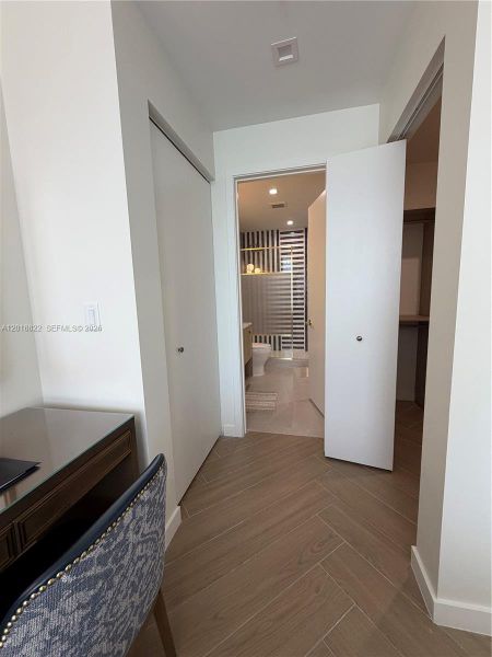 Spacious, unfurnished interior of a new home in , Miami (Image 24).
