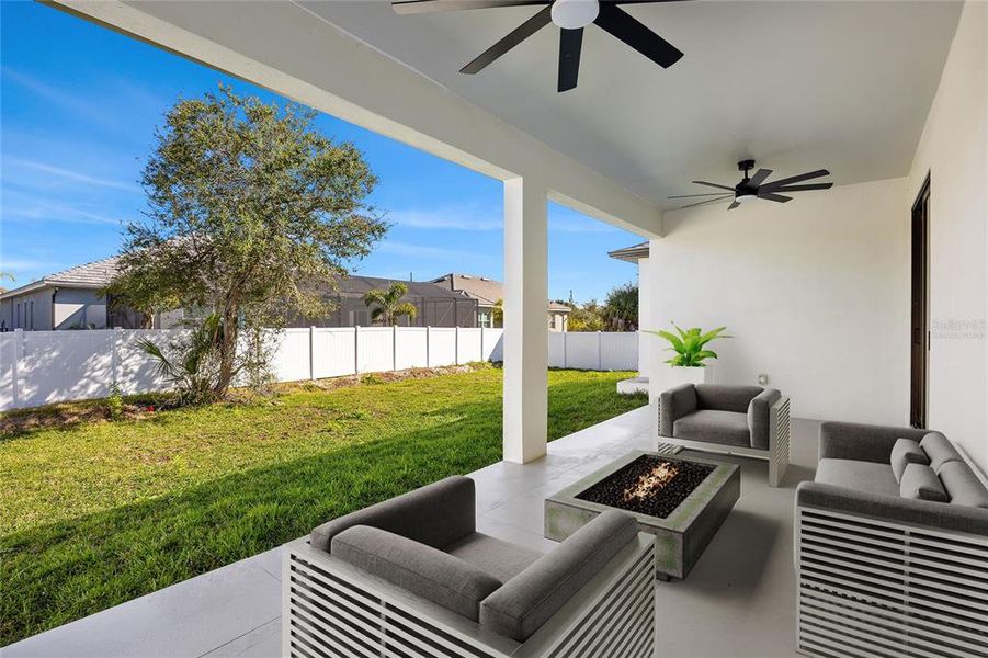 Exterior details and patio area of a home in , Port Charlotte (Image 3).