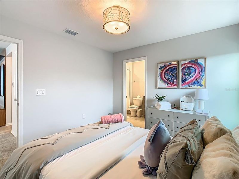 Furnished interior view inside a new home in , Orlando (Image 53).