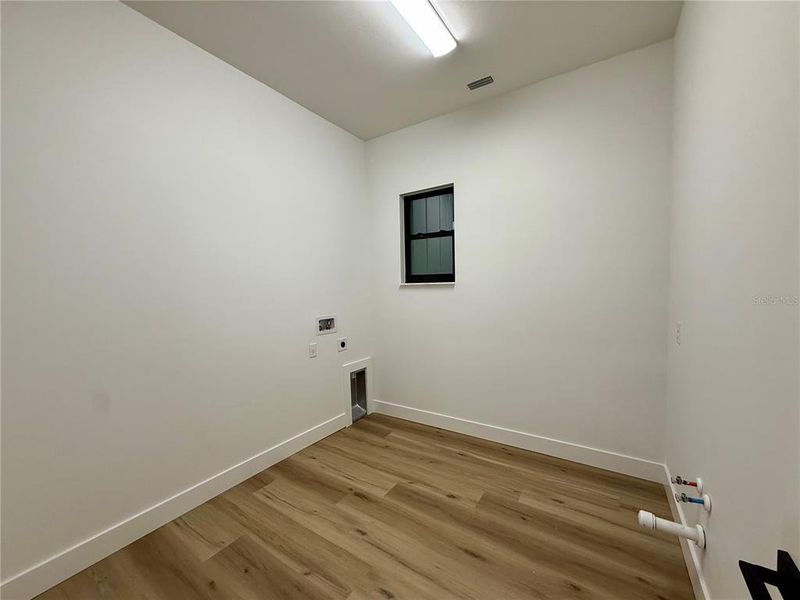 Spacious, unfurnished interior of a new home in , Punta Gorda (Image 30).